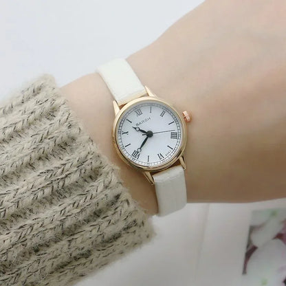 シンプルな女性用腕時計 Reloj Mujer 高級デザイン レザーウォッチ レディース レトロ クォーツ 腕時計 レディース 小型 ラウンド ダイヤル 時計 시계