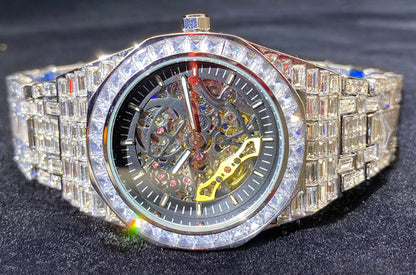 Reloj mecánico hueco luminoso con diamantes cuadrados completos de estilo hip hop