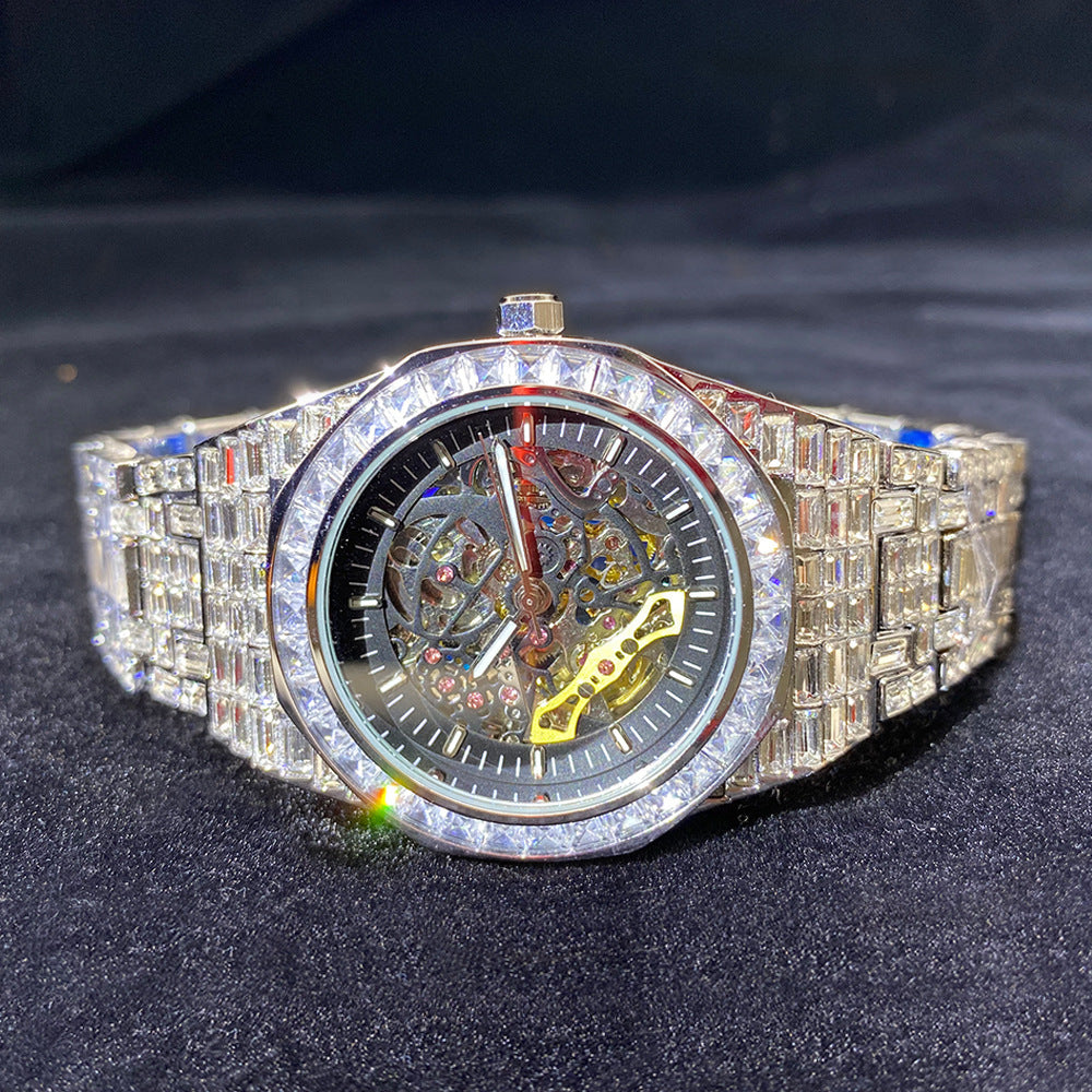 Reloj mecánico hueco luminoso con diamantes cuadrados completos de estilo hip hop